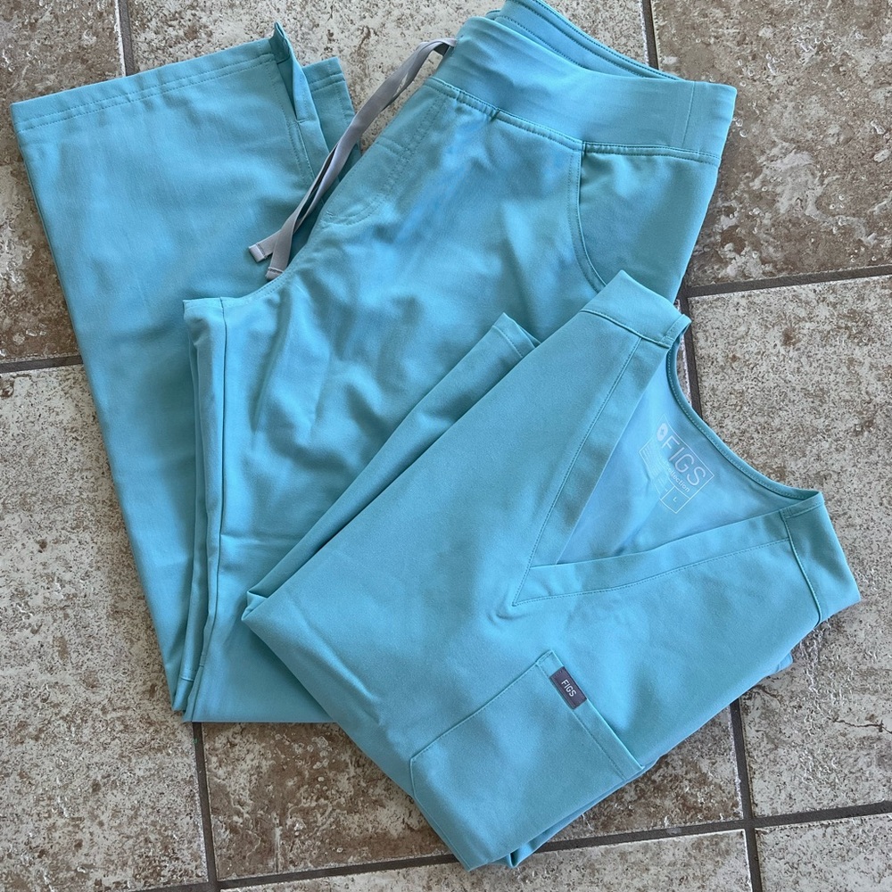 Figs scrub set